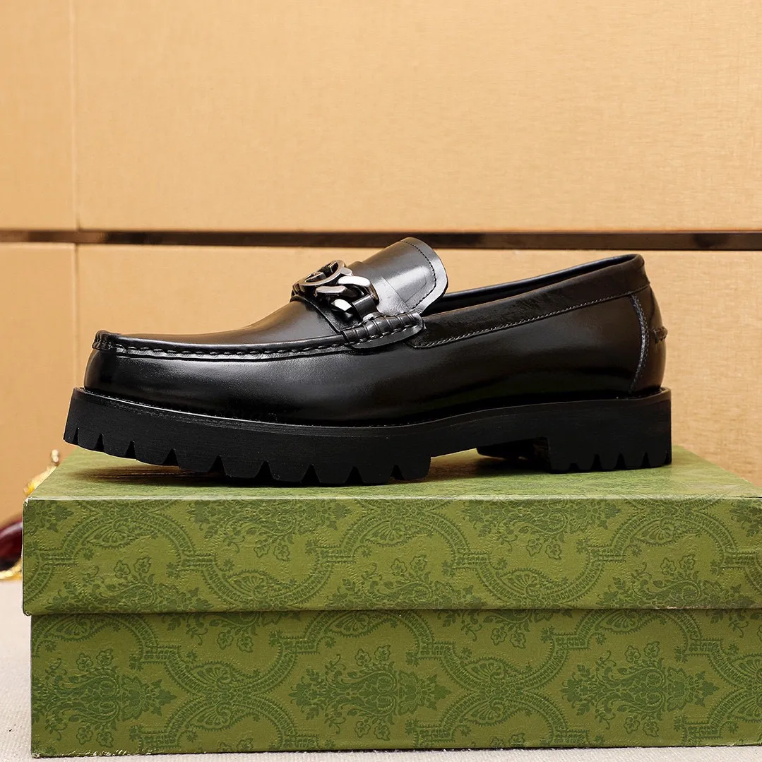 Men's shoes 💰460 💐 Product trademark: GUCCI "Gucci" casual leather shoes Regular size: 39-44 (38.45🉑️customized) Product materials: Selected imported first-layer open-edge beaded cowhide upper + luxury hardware buckle, imported water-dyed cowhide leather lining. Strong three-dimensional visual effect, foam outsole Color: 2⃣️colors available